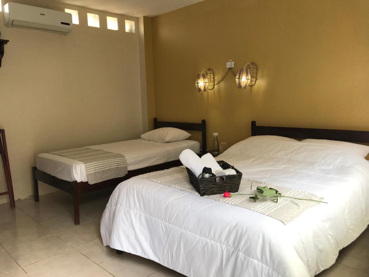 Hostel Cactus Puerto Baquerizo Moreno Zewnętrze zdjęcie